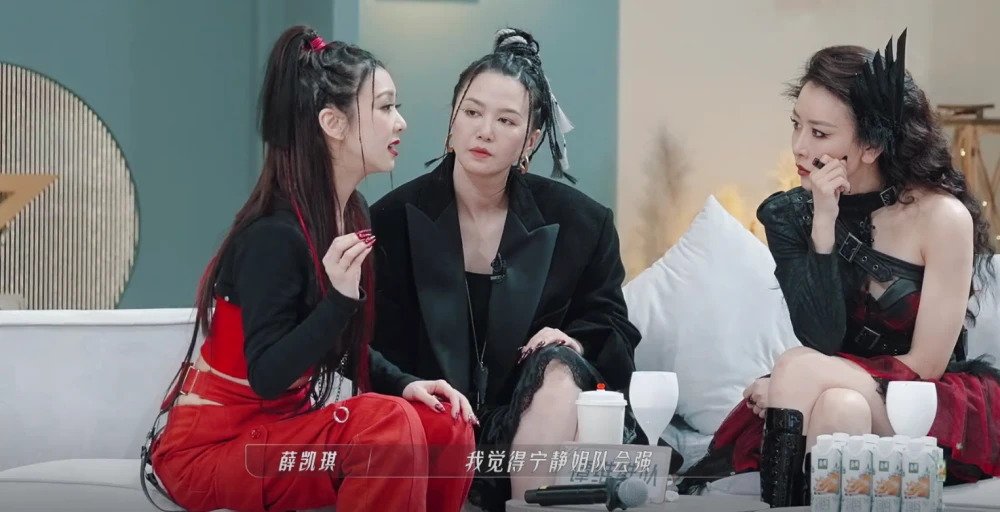 从薛凯琪四公出面帮谭维维选择对战那英就可以看出她懂节目组套路