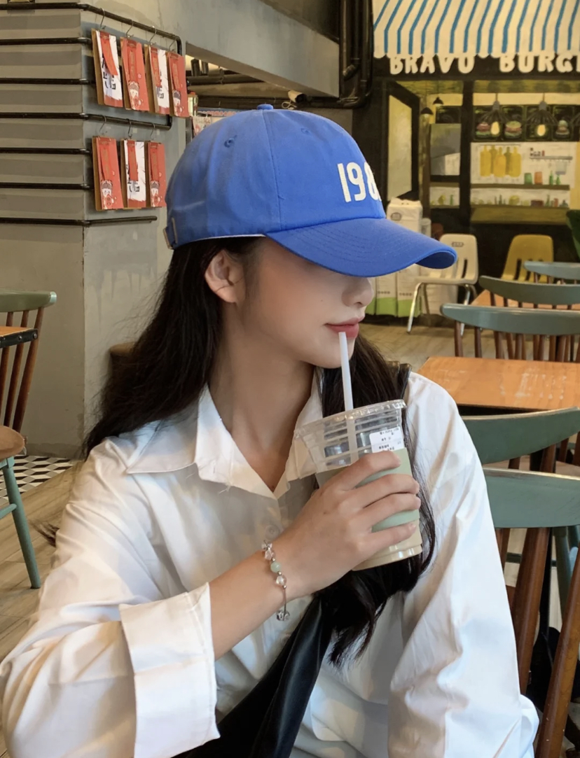 韩国女生穿搭最经常搭配棒球帽了！