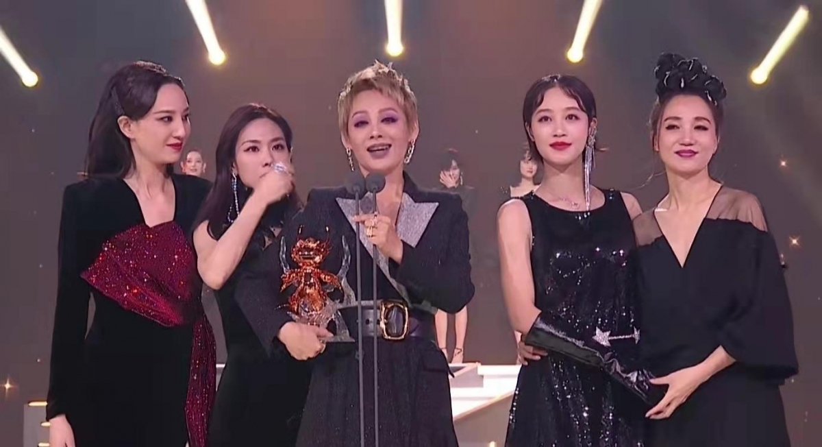 而宁静在成团夜上,也喊话自己虽然拿第一,但不想成团!