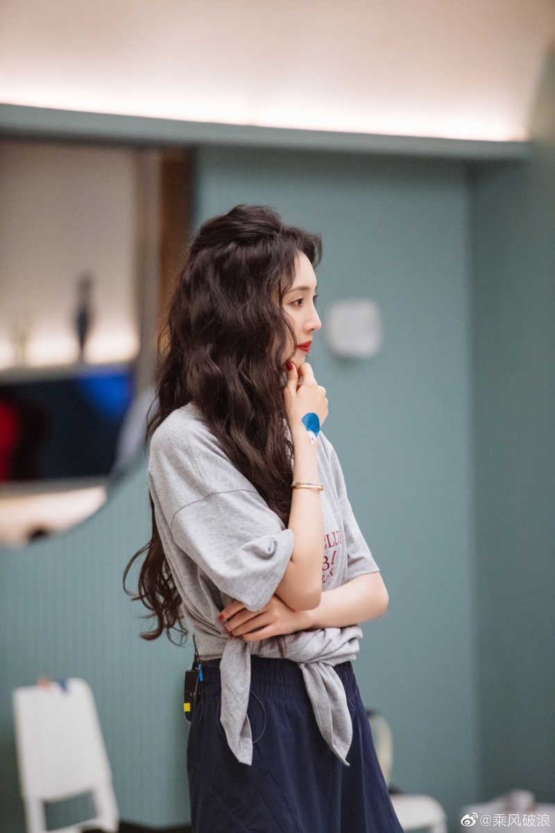 但“一炮而红”这些似乎都和王紫璇无关，明明有出众外貌却未能引起太大的讨论