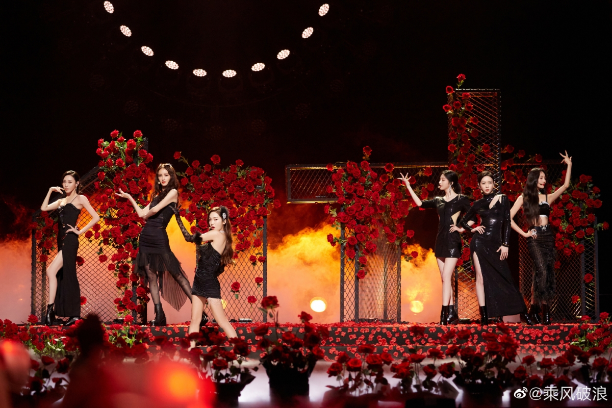 但只可惜人气不高,最后只能离开舞台。