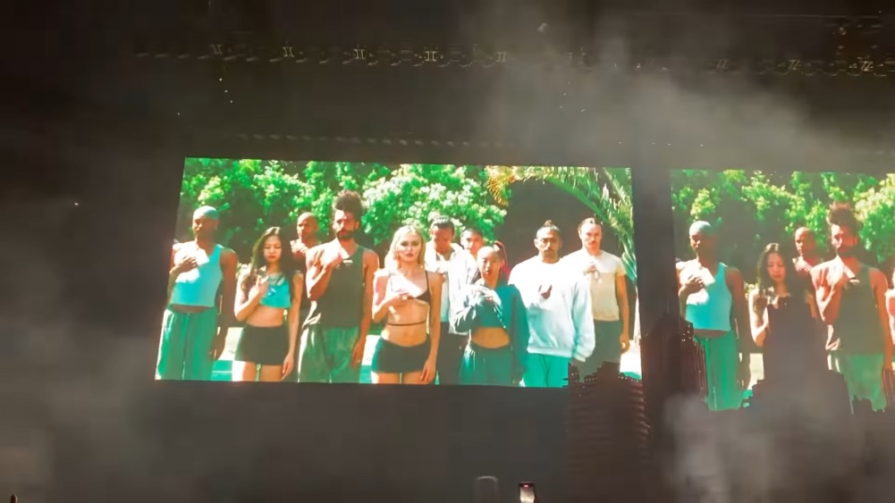 在 Twitter 流传了《The Idol》相关的预告片和截图,在预告中可以看到 JENNIE 与其他演员们的出现!