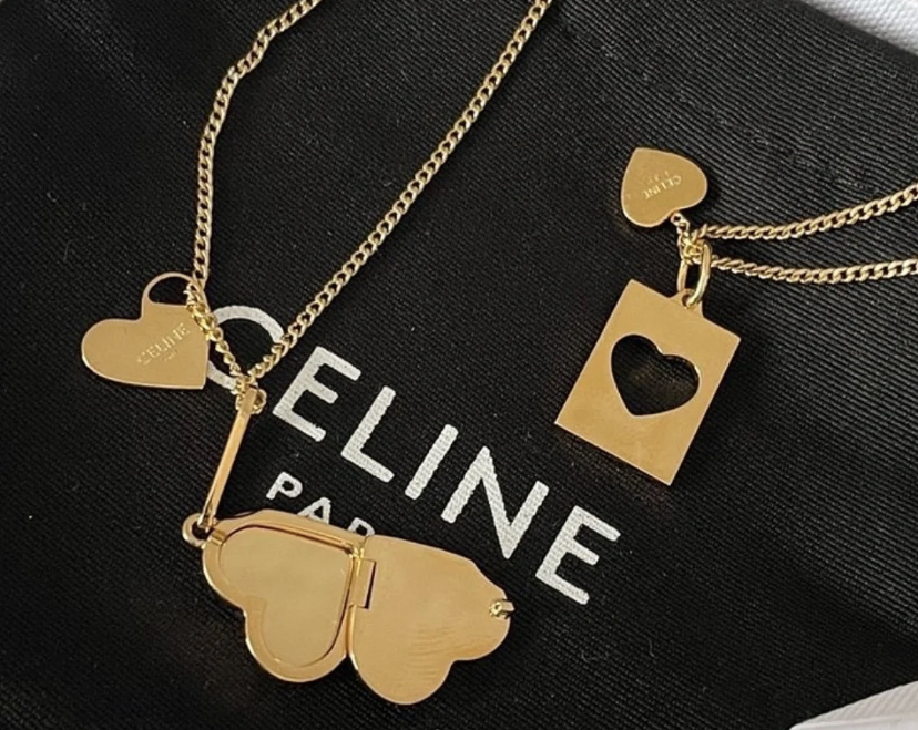 爱心吊坠还可拆出哦,一个吊坠分为二可以和另一半带情侣款!