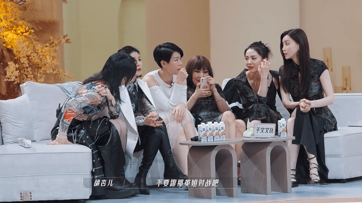 这举动也让引发网友不满，认为这是团体赛并非个人赛，而胡杏儿这么做也太自私了。