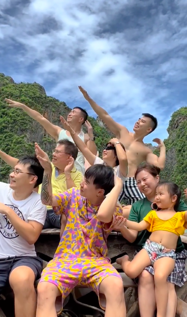 一家人和乐融融还集体拍了爆笑视频瞬间引起热议