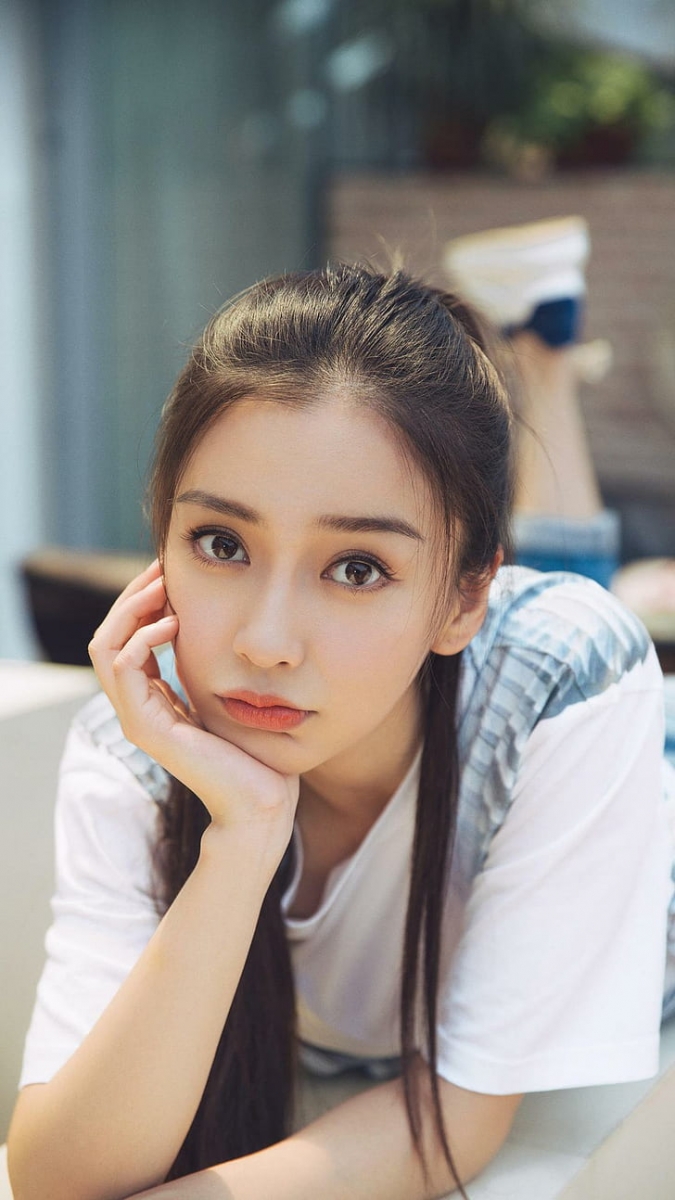 不仅让人赞叹果然是天生当模特儿的人。