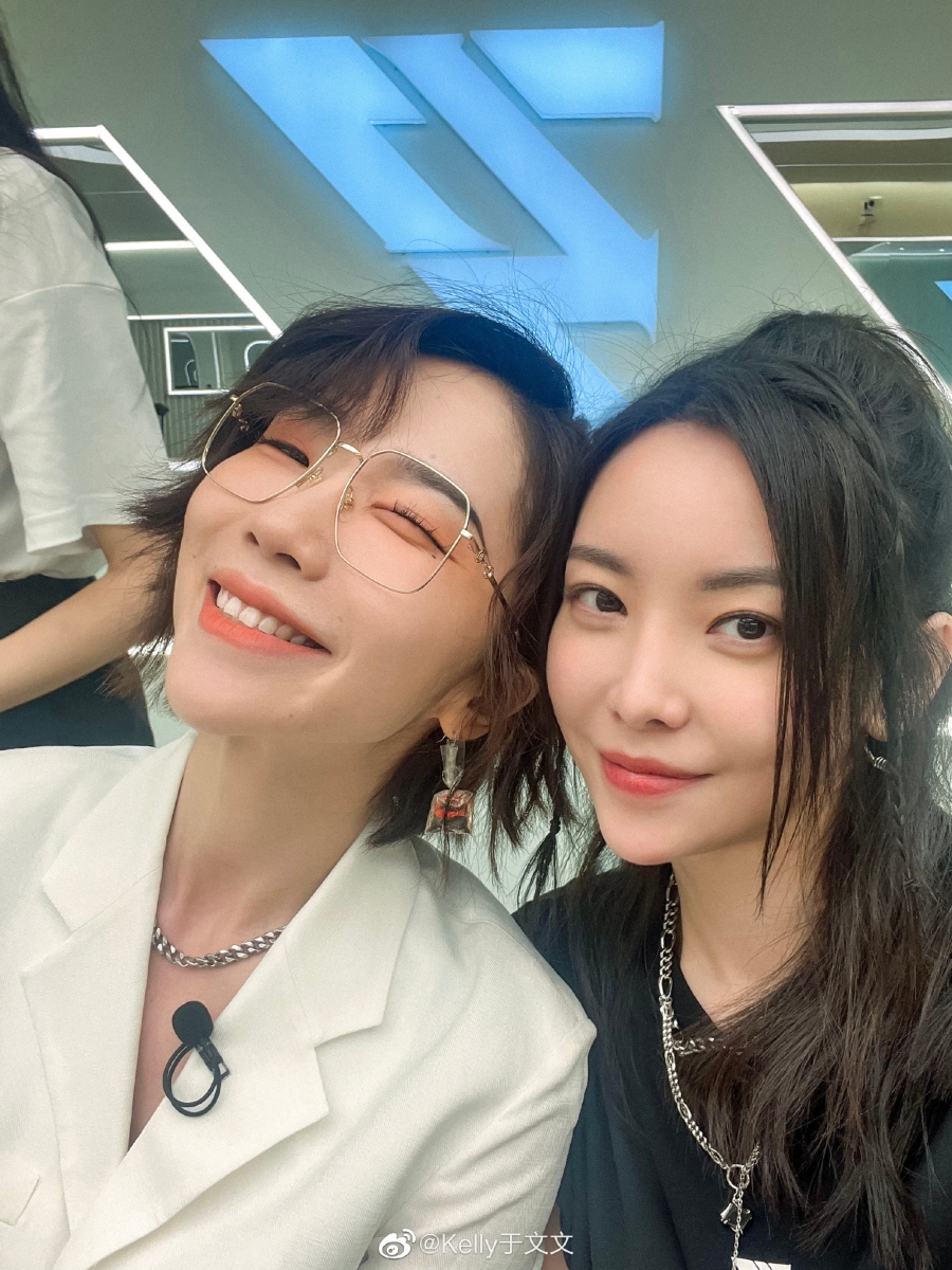 会对自己的队员奉献无私的爱