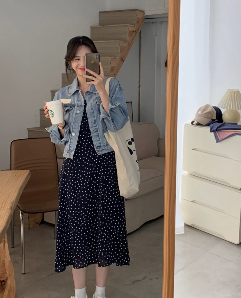 温柔的长裙搭配牛仔外套也能很好看!