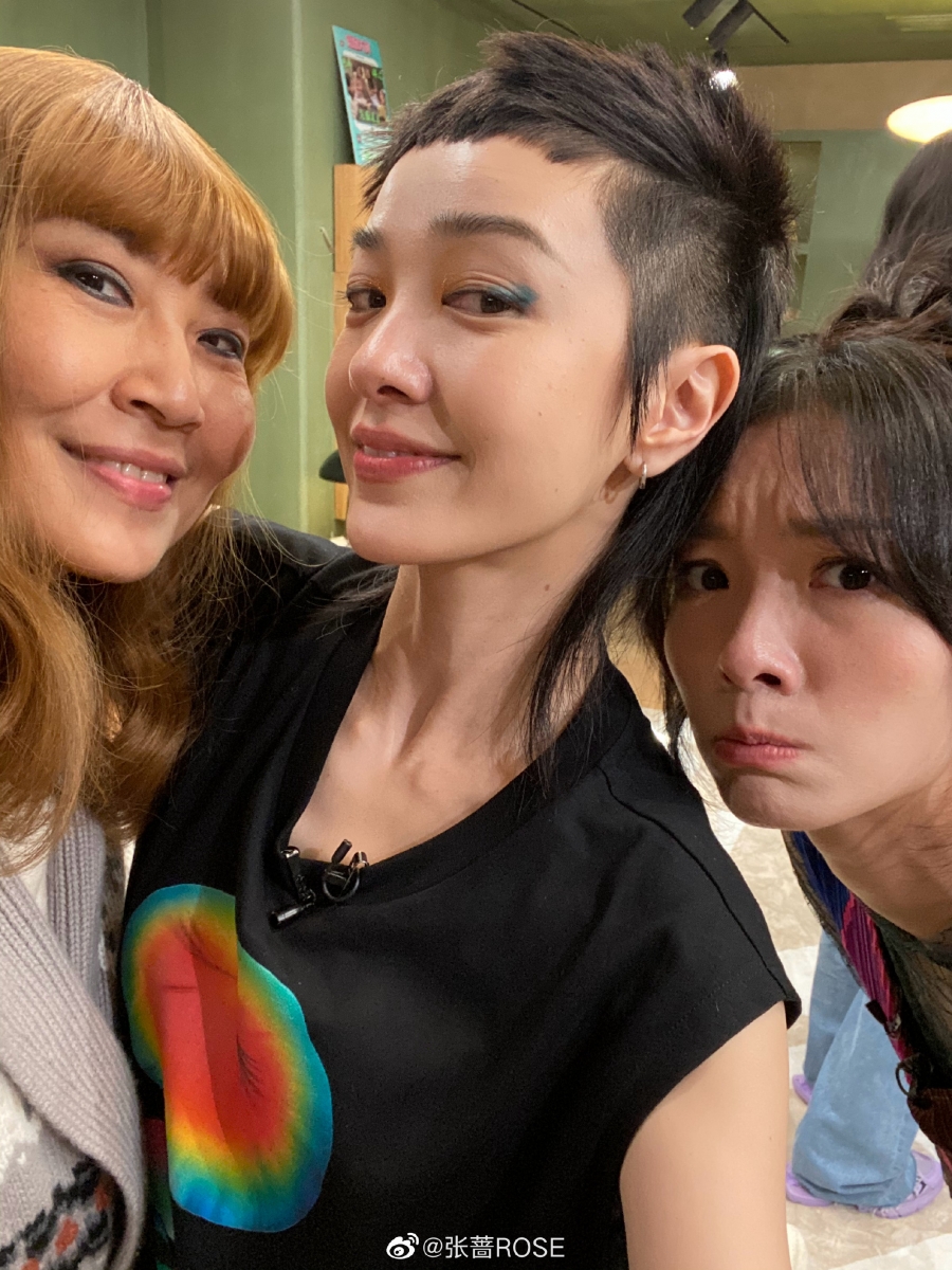 一句话间接证明了五公谭维维队赢了。