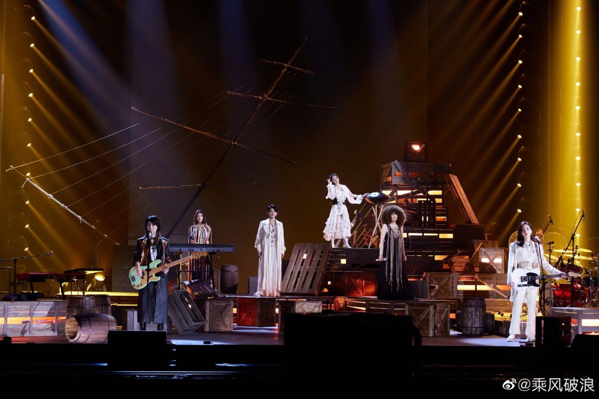 虽然舞台集结和声、舞蹈及乐器等元素来演绎罗大佑的《你的样子》，但依然未能挑战成功。