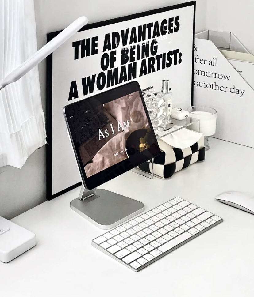 最主要是支架稳定性强不怕会掉下,长时间对着平板也不怕感到颈肩不适啦~