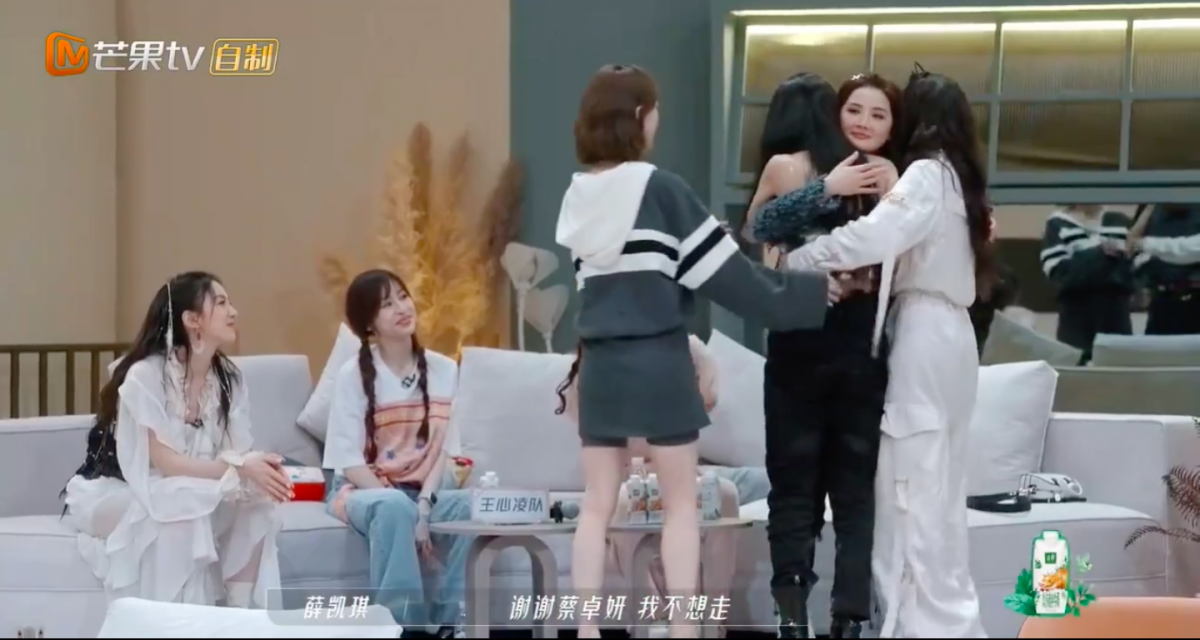 还用粤语和好姐妹Twins说感谢,也用普通话和其他姐姐表达谢意