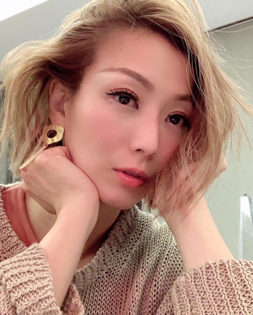郑秀文在社交媒体提到已逝的父亲,透露爸爸教导的观念影响她一生