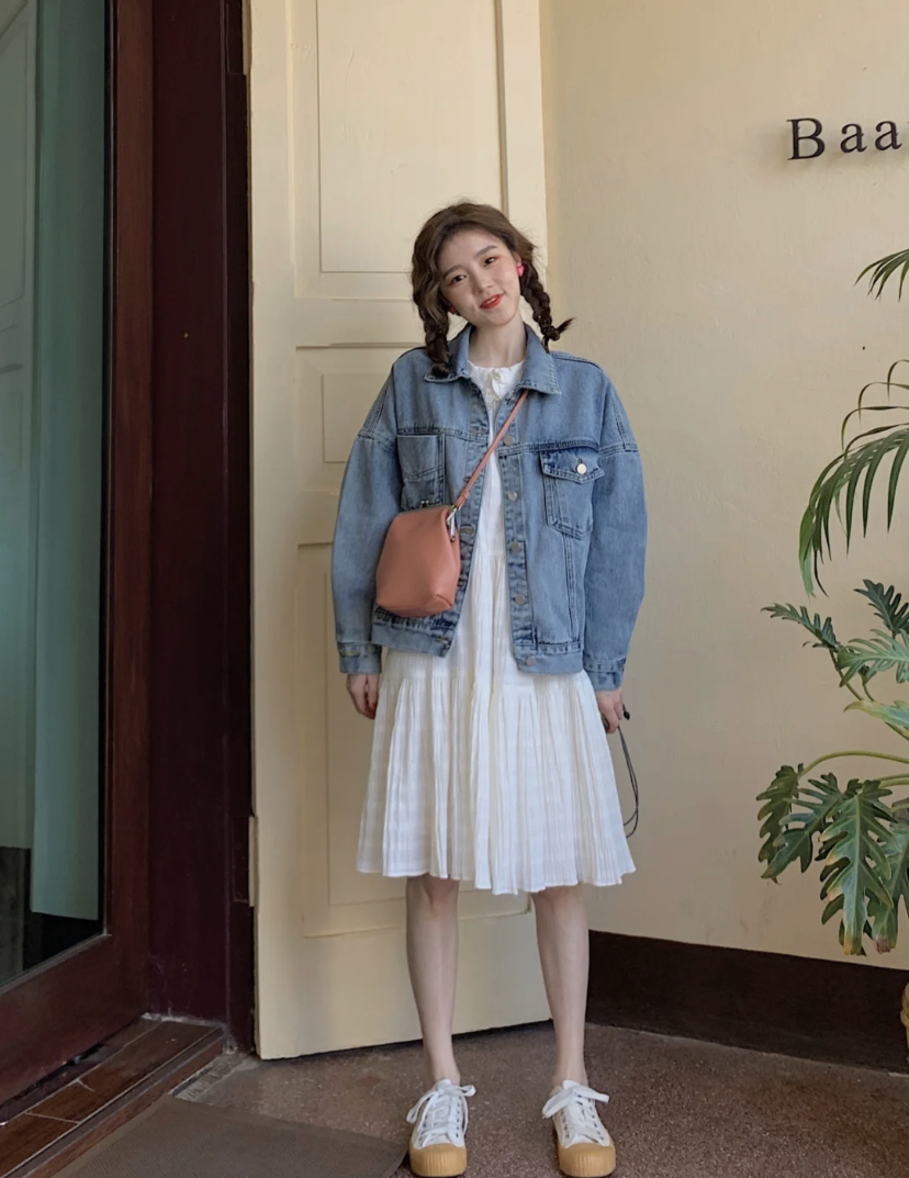 对于小个子女生来说特别友好的穿搭,可以拉长身材比例让气质UP!