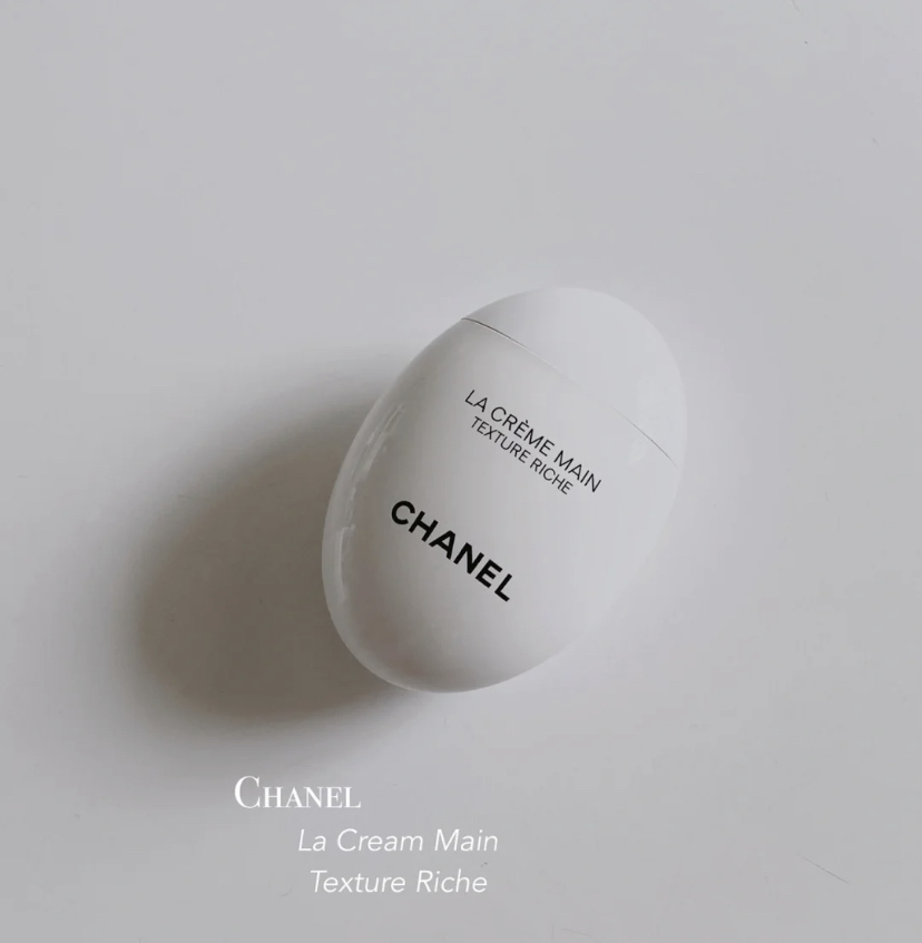 外表看起来像是鹅卵石一样的造型,香味是他们家的五号香水非常高级!