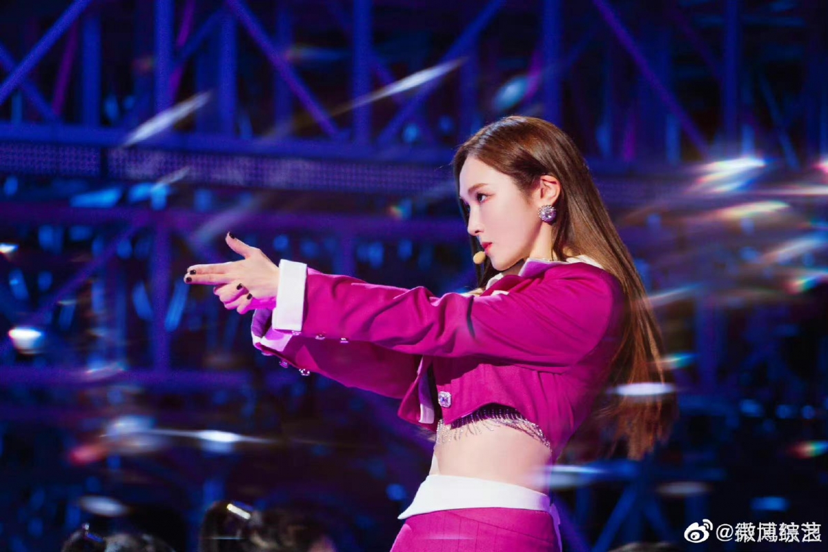 17 位姐姐一起角逐这 9 个最终成团席位