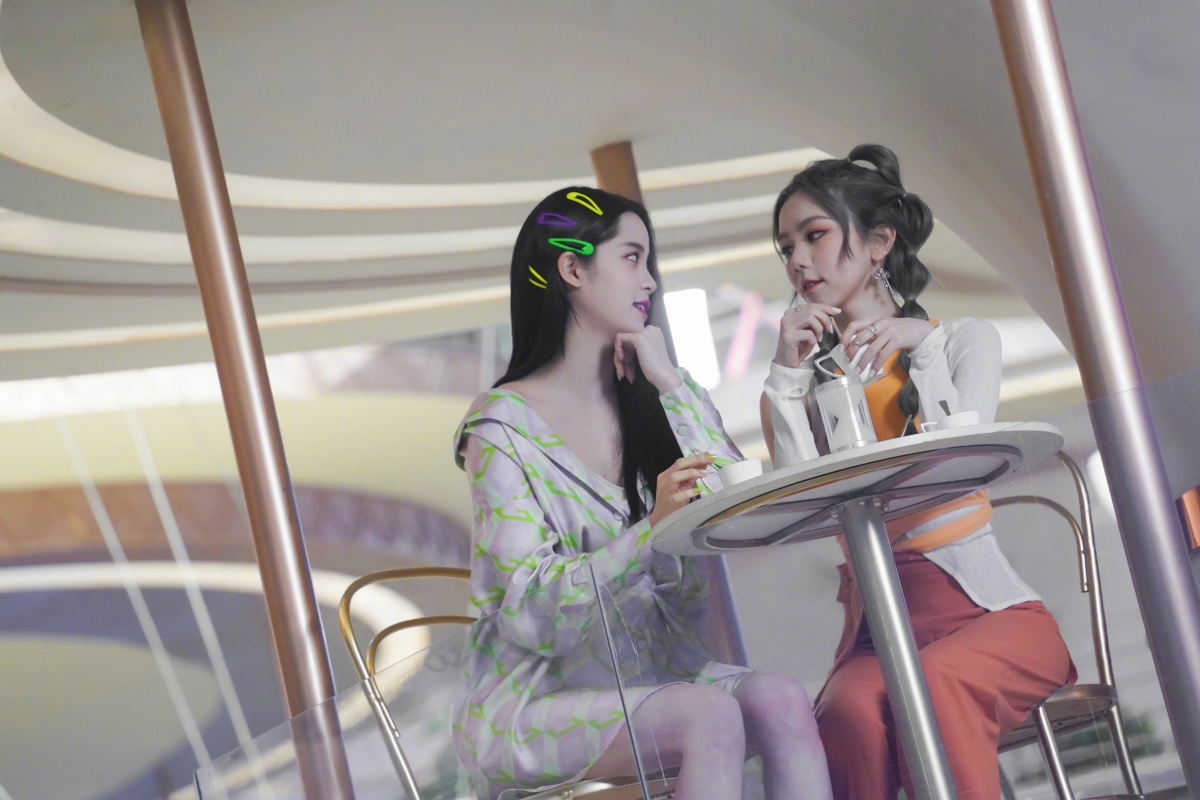 邓紫棋和欧阳娜娜合作MV