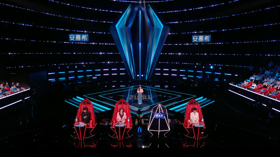 对比起上一期廖昌永在节目中“疯狂转身”