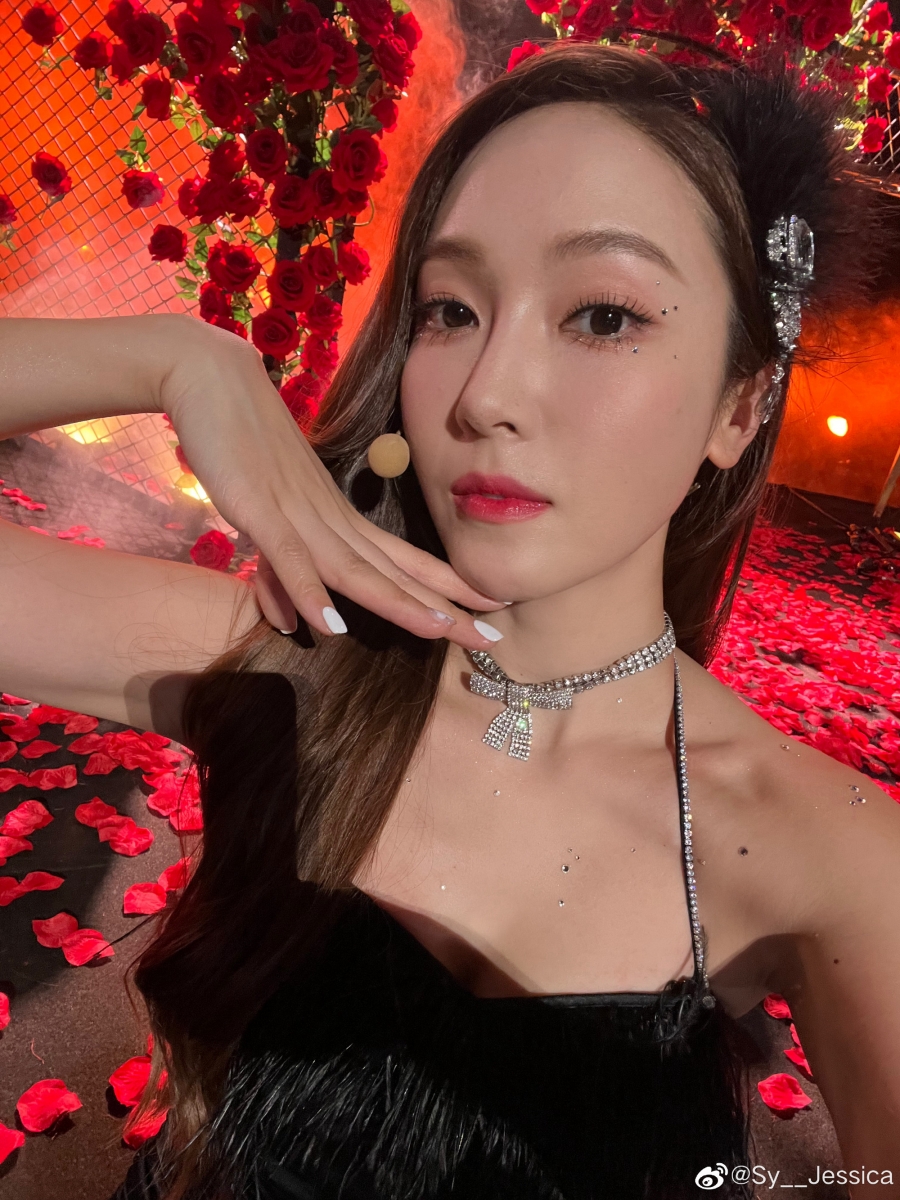 Jessica 在中国女团出道消息瞬间震惊韩网引起热议。