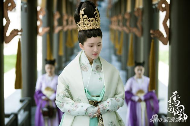她出道的第一部作品《凤囚凰》就合作顶级男神宋威龙