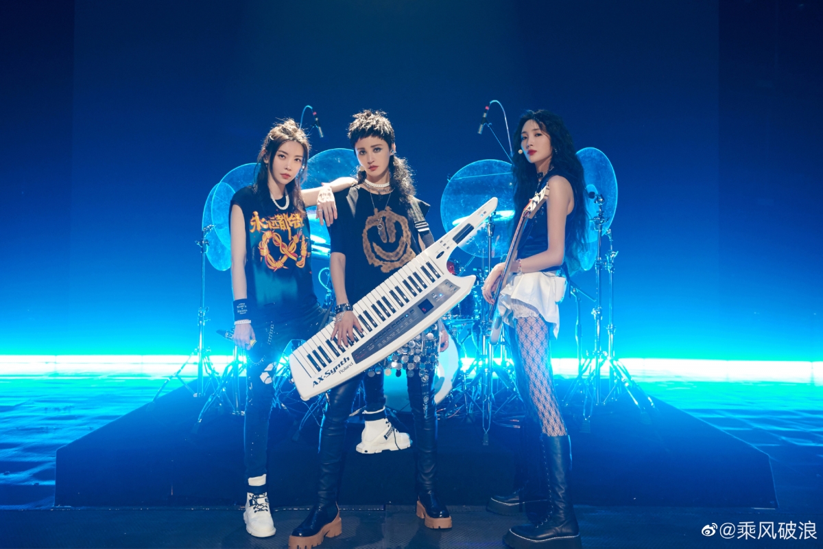 这组频频失误不配拿第一名，反而网替《Senorita》、《永远都会在》打抱不平