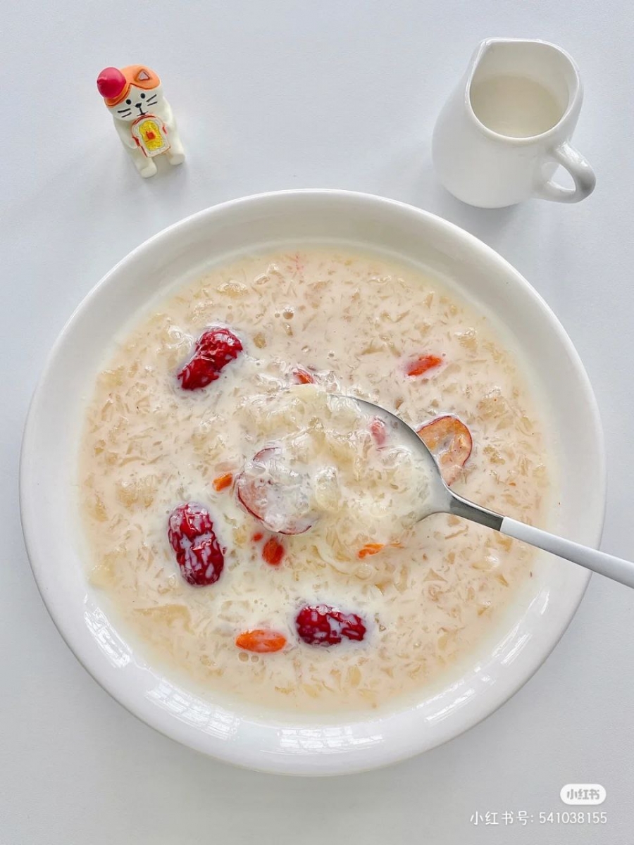 养颜红枣银耳羹