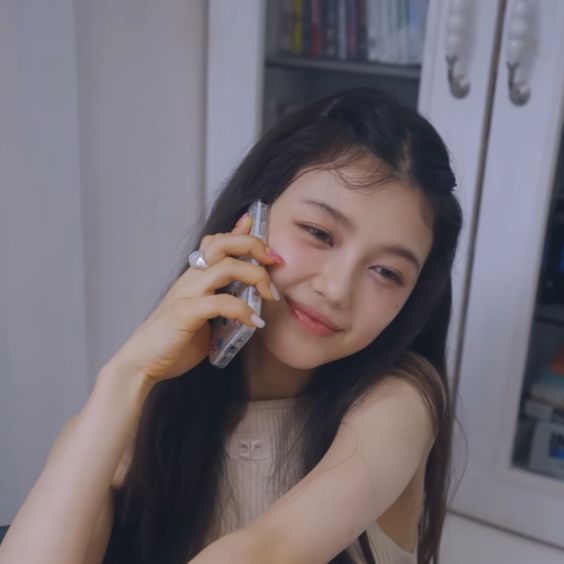 新女团NewJeans的成员Danielle也有做过胎毛刘海造型!