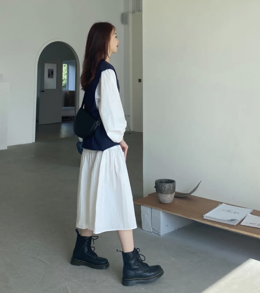 走小清新风的长裙搭配马丁靴也超好看的!