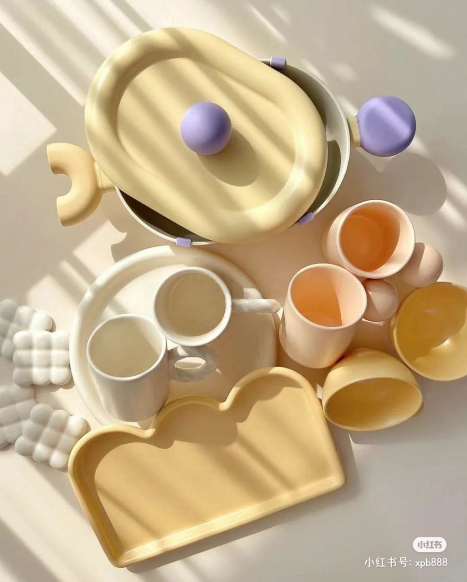 跳色和不规则的设计看起来可爱又有趣