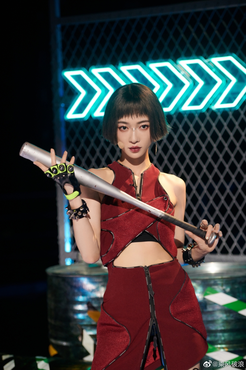 只有卡在第11位的吴谨言一人遗憾落马。