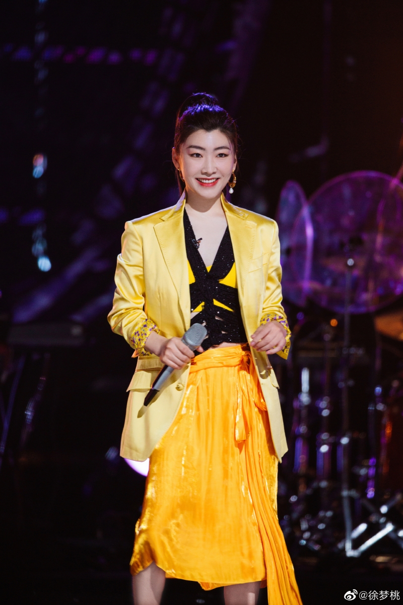 徐梦桃返场居然取代谢娜变主持人？！