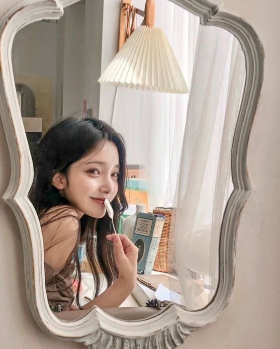 以全脸肌肤来说,眼周也是最先出现老化的地方!