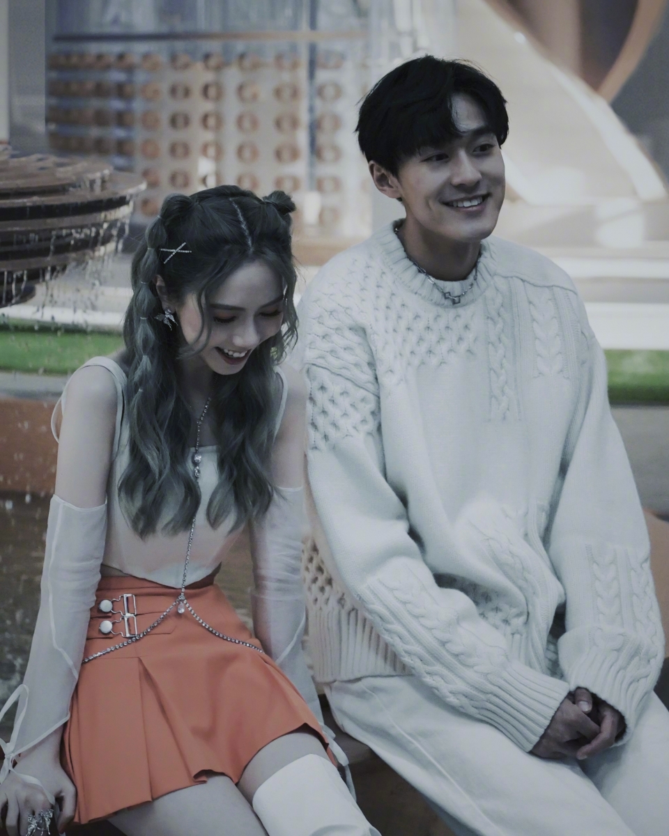 邓紫棋和孙晨竣合作MV