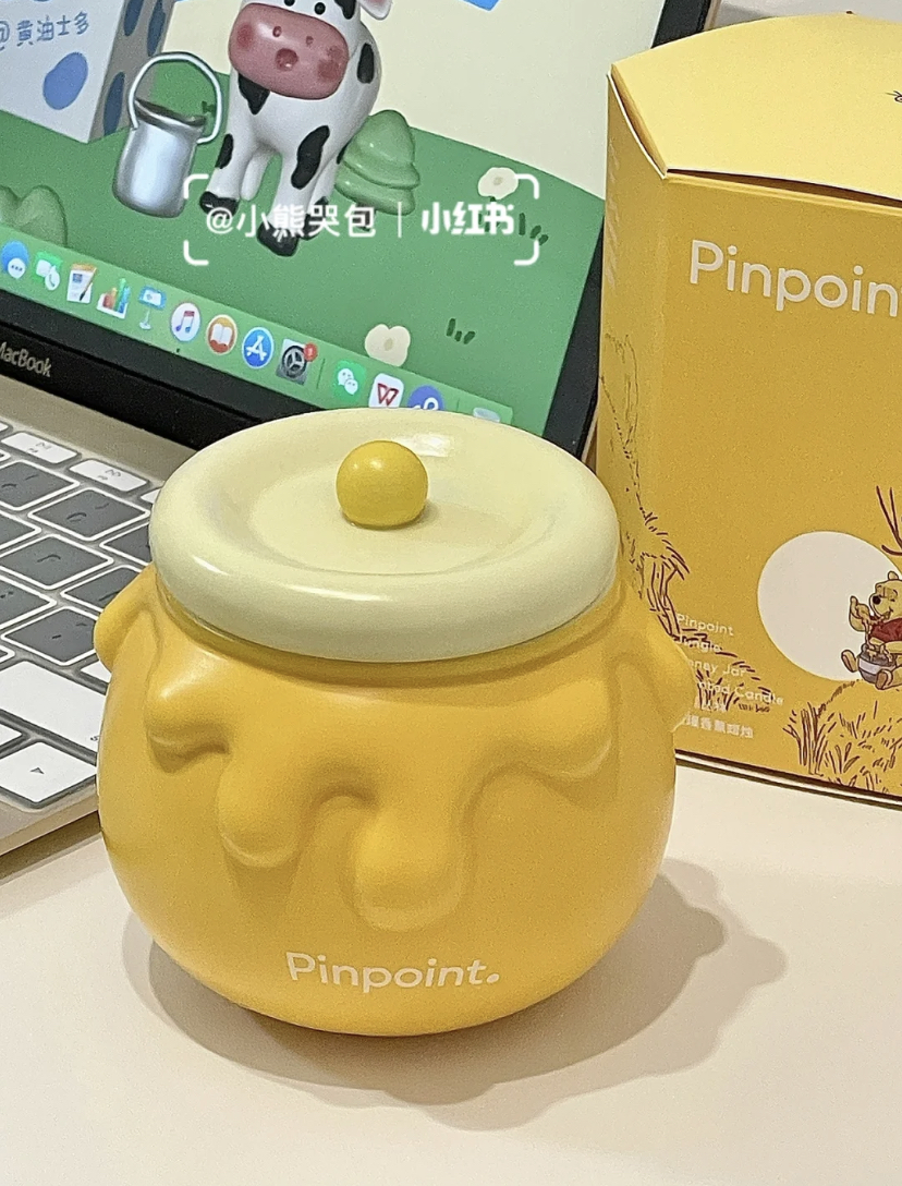 点燃蜡烛后就会有香甜的奶香味,还带有微微的琥珀木质香,可以放松身心的疗愈香~