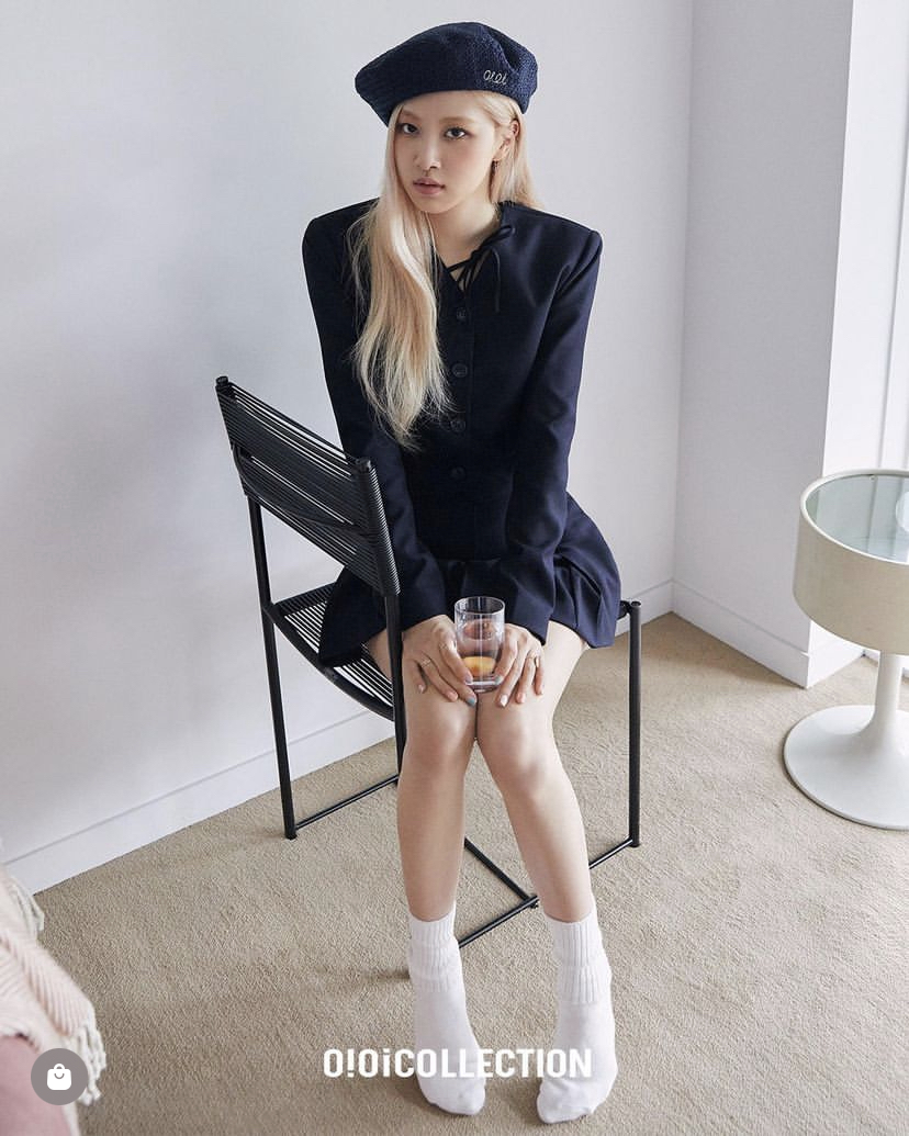 拥有学院风的连衣裙超减龄,上身效果让整个人散发着元气少女感!
