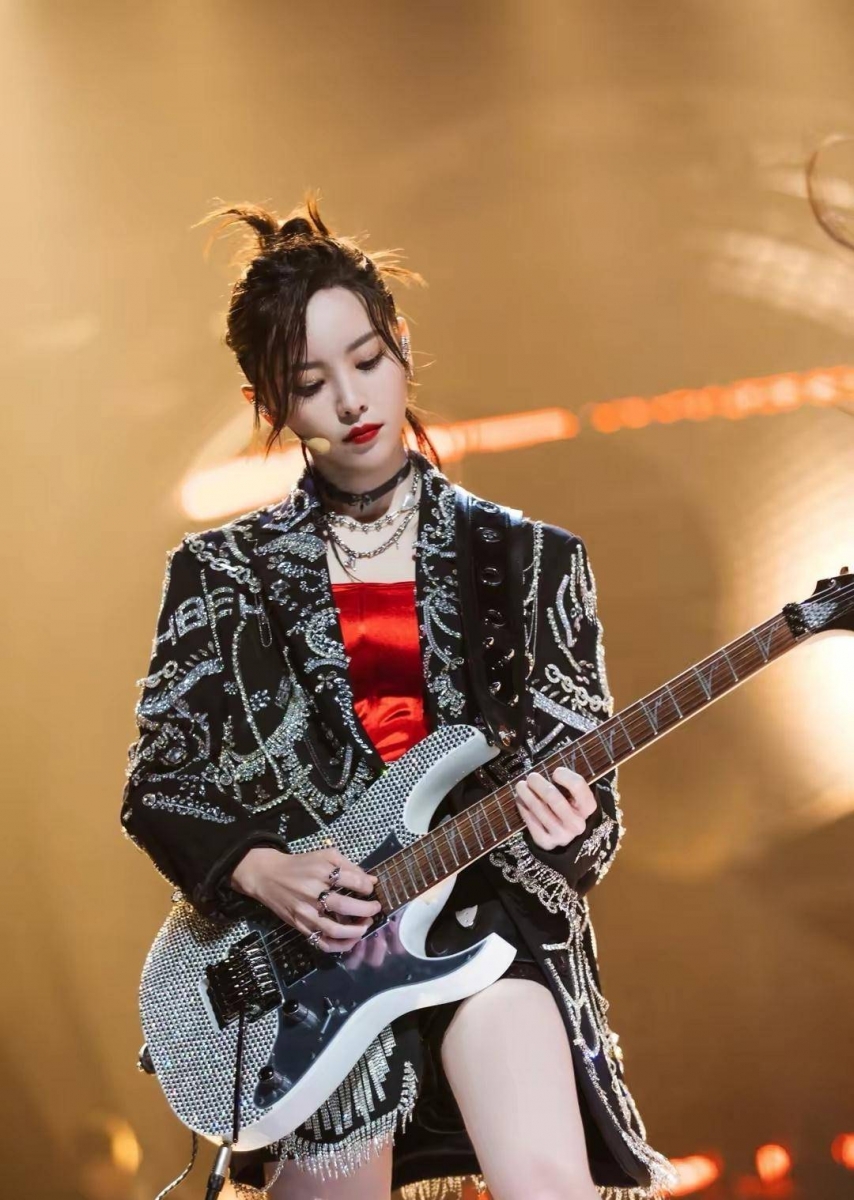 ，直呼《野蔷薇》值得「本来就是很炸的舞台，芒果欠文文一个第一，这算还了吗」