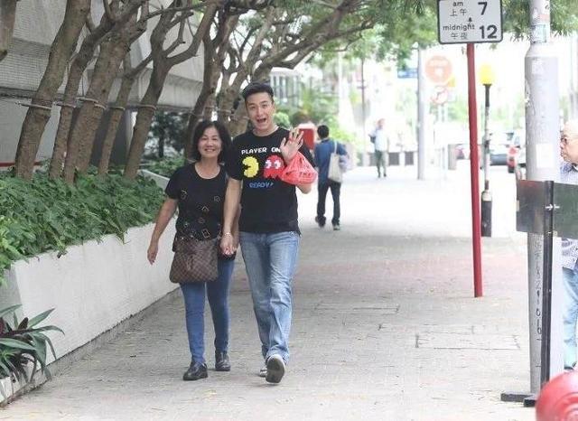 发薪水的户口居然是用妈妈的户口接收