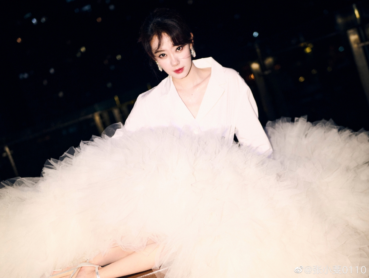 为什么女明星在事业开挂之后,脸还是那张脸,人还是那个人,但就是感觉魅力提升了好几倍?