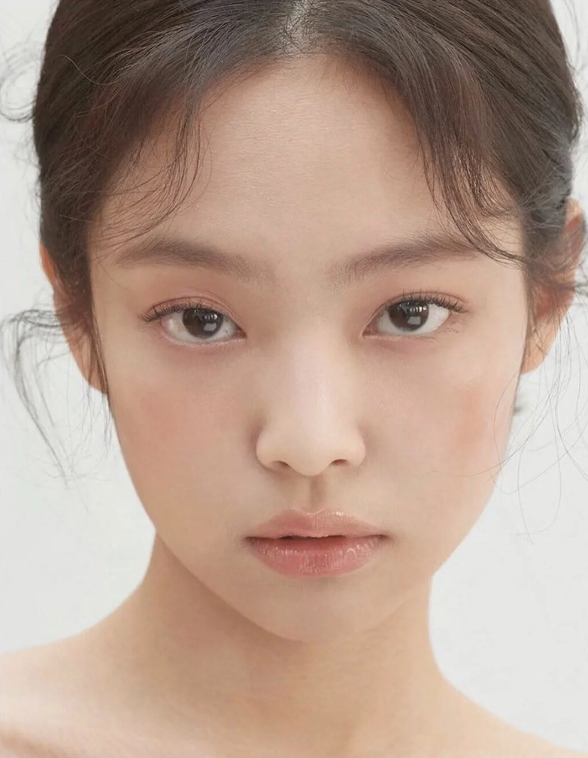 当然淡颜系的女生本身也比较有少女感,平常走日系、韩系风格绝对不会出错!