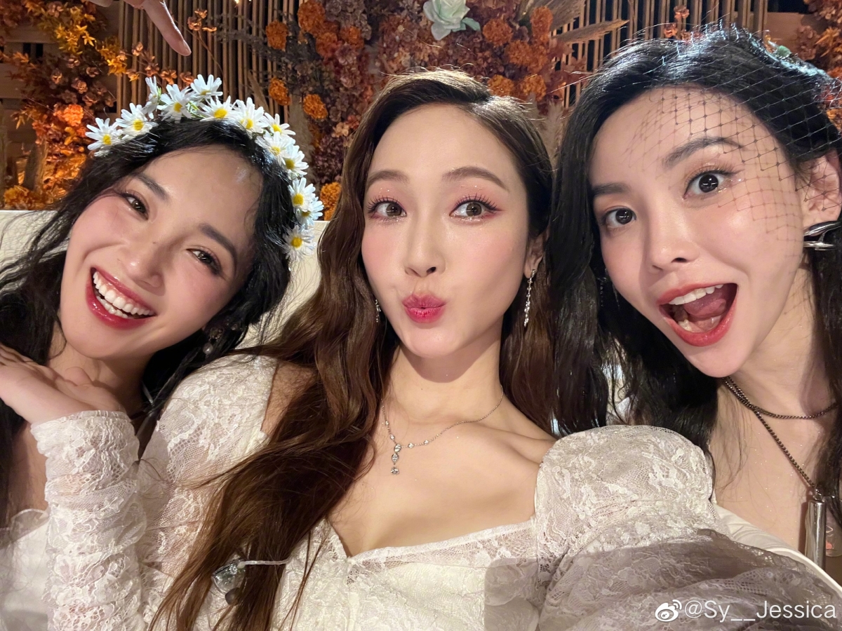 于文文明明拿第 3 站位比谭维维后