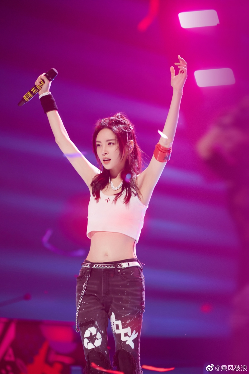 粉丝们对这个结果都感到很激动：「凹凸终于逆风翻盘」