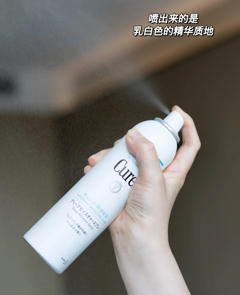 深层补水滋养肌肤还有神经酰胺成分，补水同时还可以维稳肌肤，远离敏感和痕痒的问题！