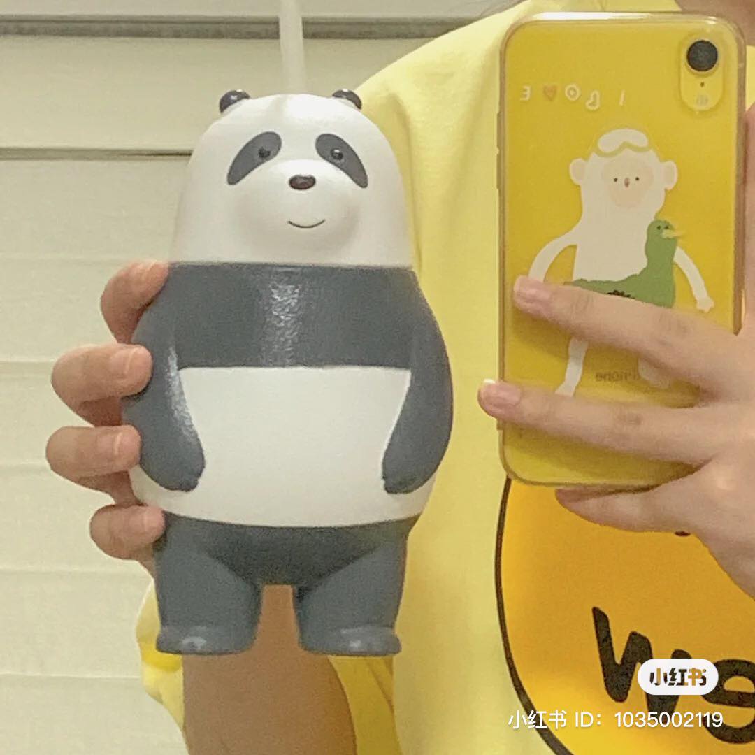 塑料材质打造的瓶身只适合装暖饮或冻饮