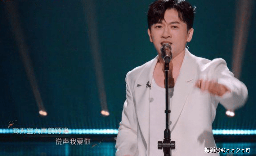 其中在初舞台,哥哥们纷纷表演“回忆杀”,让整期节目的热度爆棚!