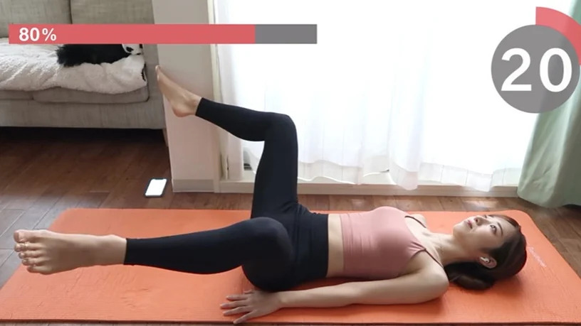 瘦大腿内侧动作五:仰卧屈膝开合