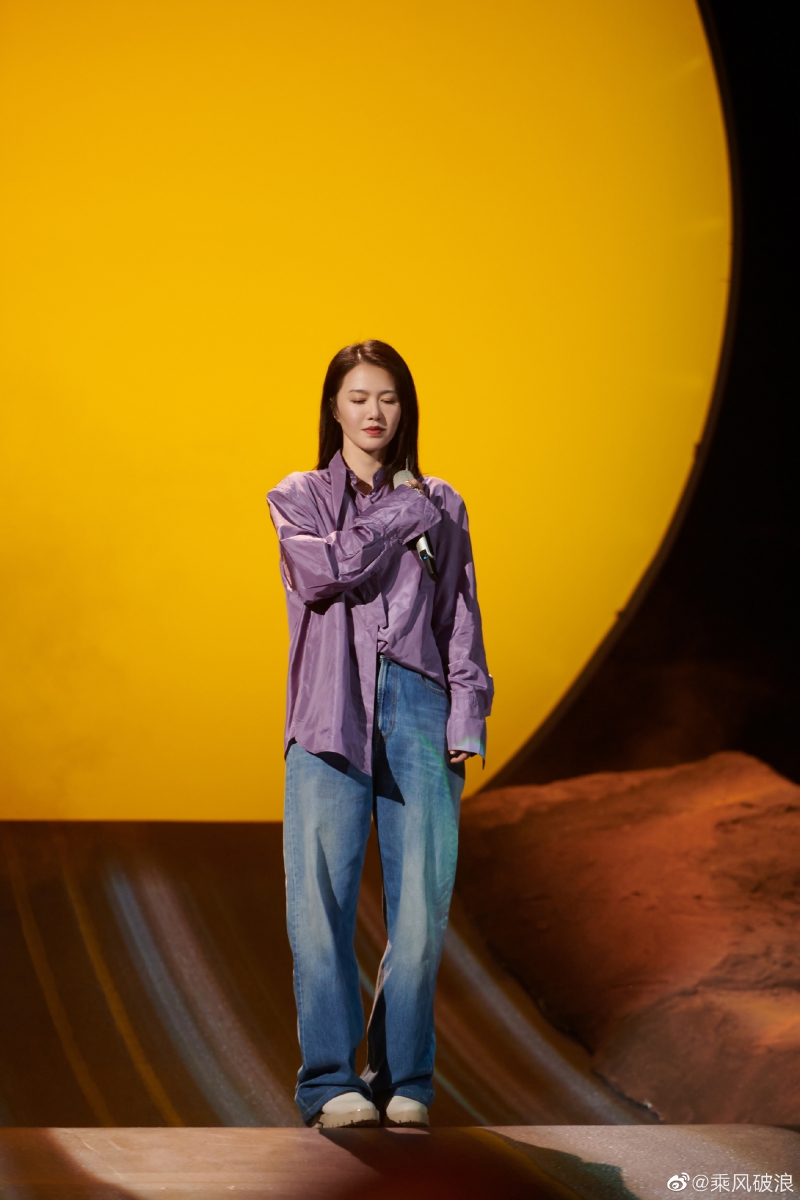 认为就算节目组想给她C位,恐怕会不服众。