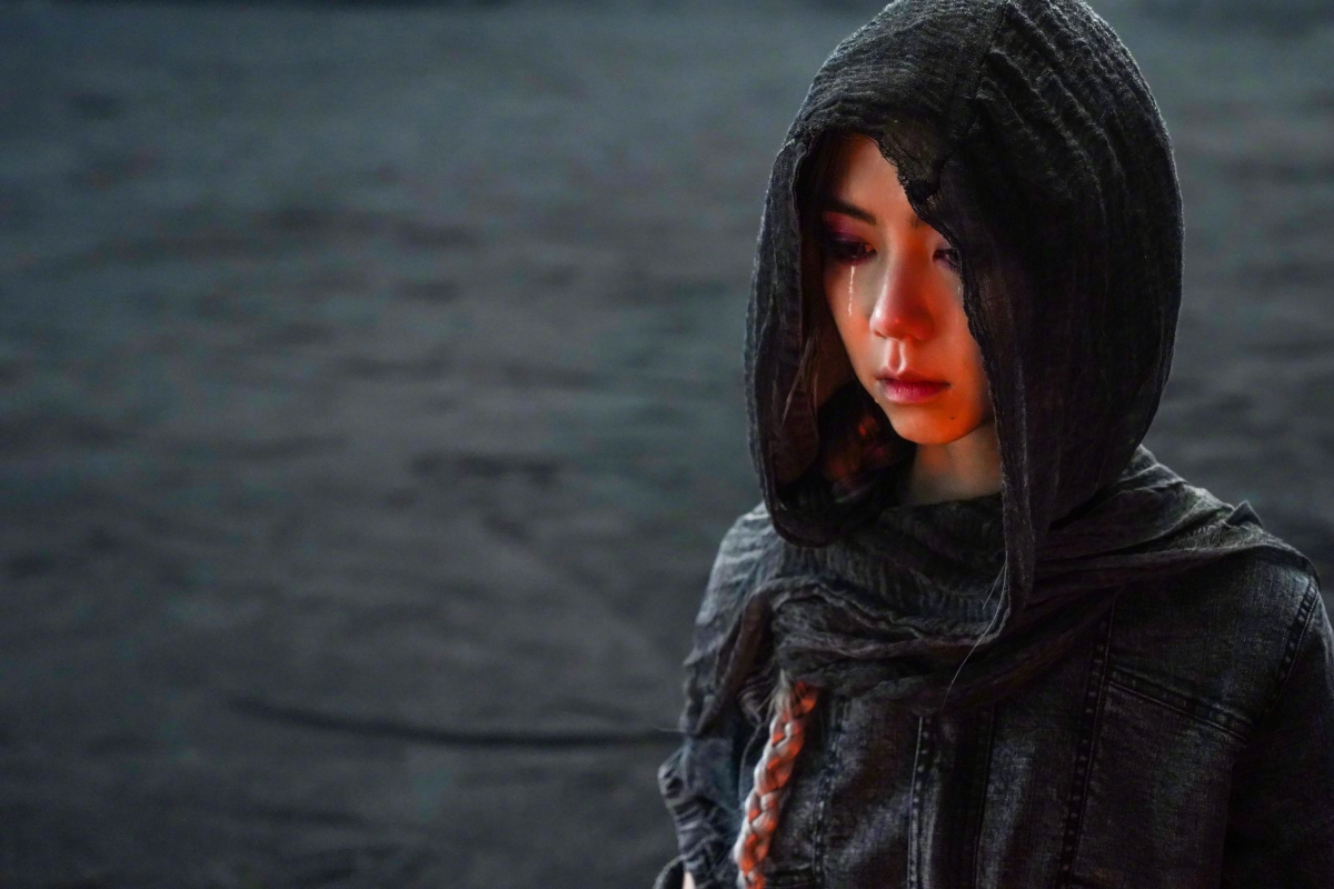 邓紫棋末世中绝望祈祷