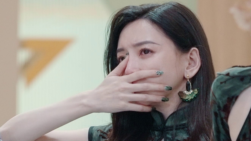 对此，于文文更不断自责是因为自己“太没用”才会害得队友接连离开。