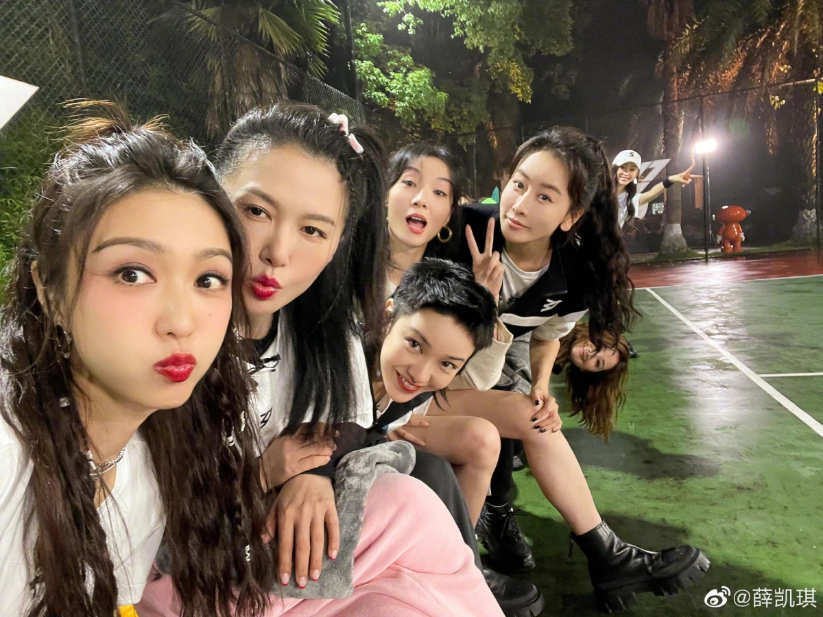 虽然节目已经结束了,但姐姐们的友谊并没有因此“落幕”!