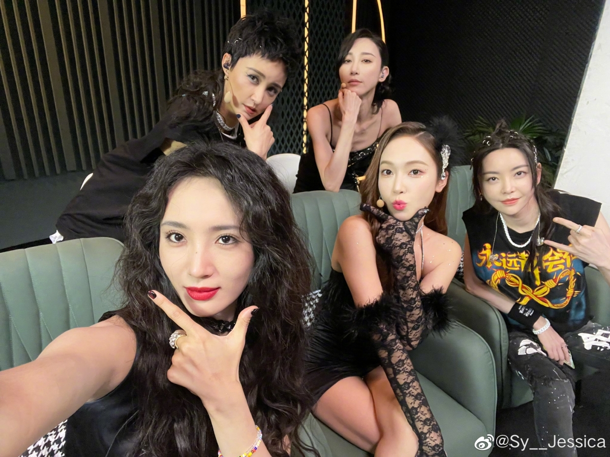 比起其他组的姐姐们“有Vocal+有舞蹈担当”,郑秀妍组最大的缺点可以说是缺少强大的Vocal!